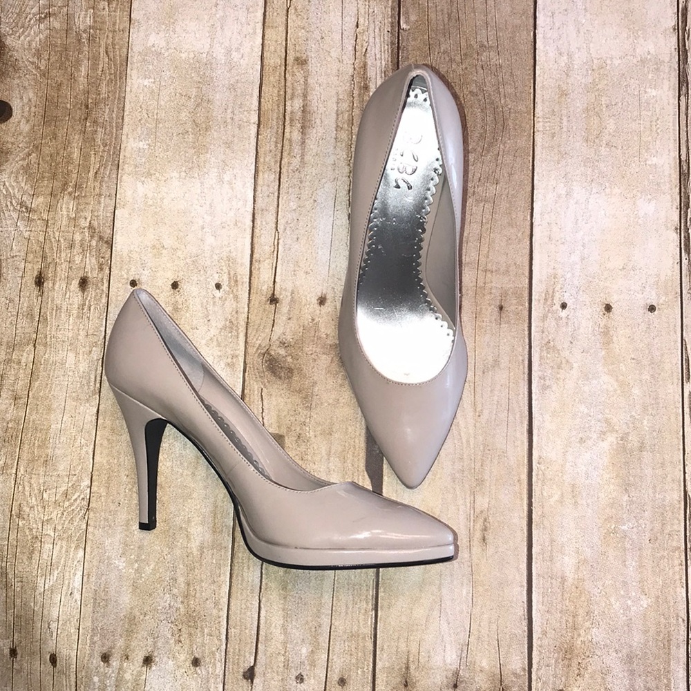 BCBG Maxazaria footwear